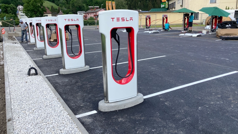 Tesla Charger Kalwang der Held & Francke Baugesellschaft